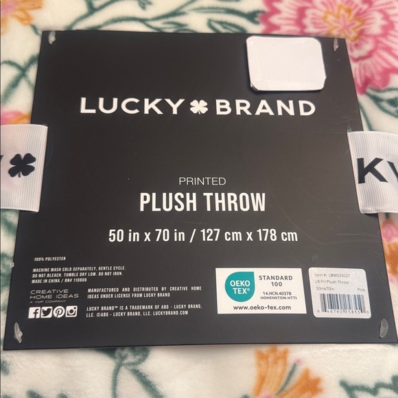 New LUCKY BRAND Printed Plush Throw Blanket - Cream/Pink/Orange - 50"x70" - Picture 4 of 8
